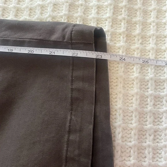 Duluth Trading Co Relaxed Fit Shorts - Gray - Picture 6 of 9